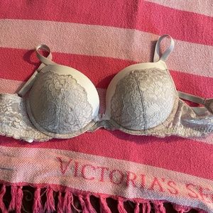 Victoria’s Secret bra in like new condition, 34D